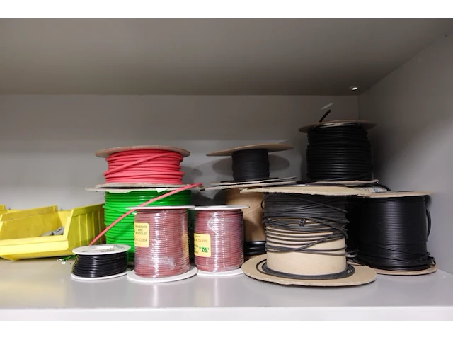 Volledige inhoud kast - afbeelding 8 van  9