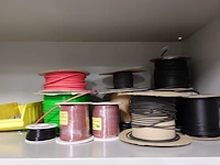 Volledige inhoud kast - afbeelding 8 van  9