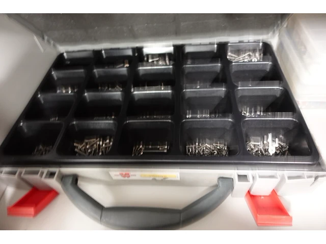 Volledige inhoud kast - afbeelding 4 van  12