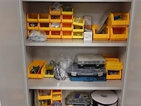 Volledige inhoud kast - afbeelding 1 van  12