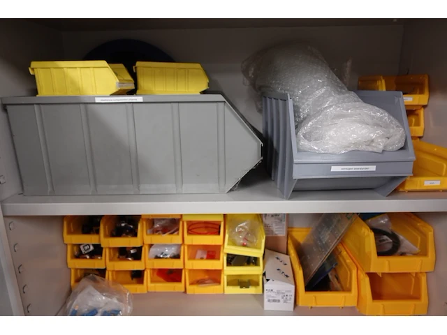 Volledige inhoud kast - afbeelding 5 van  12