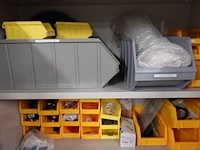 Volledige inhoud kast - afbeelding 5 van  12