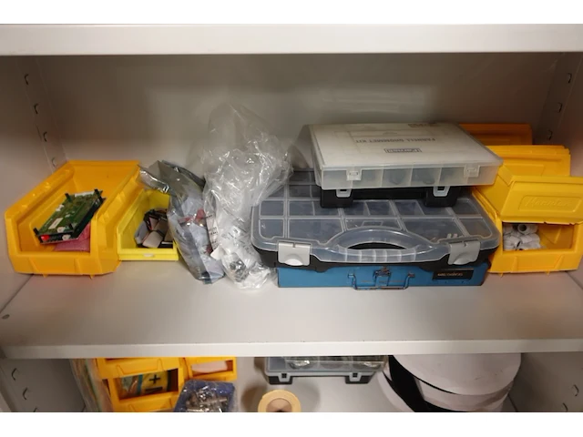 Volledige inhoud kast - afbeelding 6 van  12