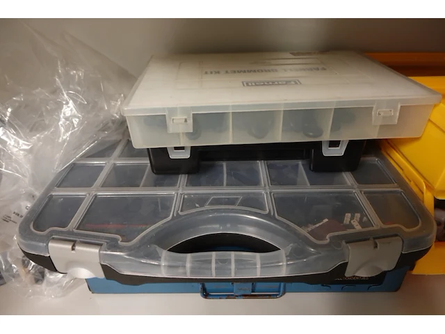 Volledige inhoud kast - afbeelding 7 van  12