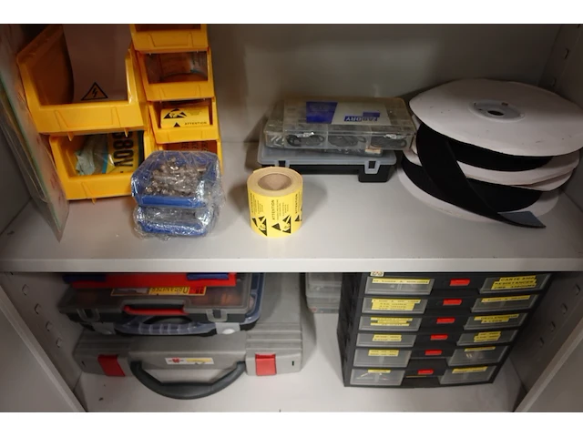 Volledige inhoud kast - afbeelding 8 van  12