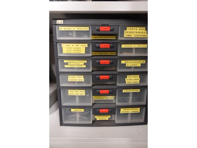 Volledige inhoud kast - afbeelding 9 van  12