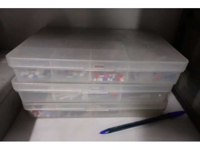 Volledige inhoud kast - afbeelding 10 van  12