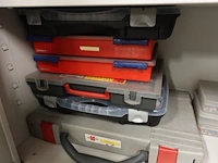 Volledige inhoud kast - afbeelding 11 van  12