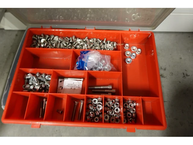 Volledige inhoud kast - afbeelding 12 van  12