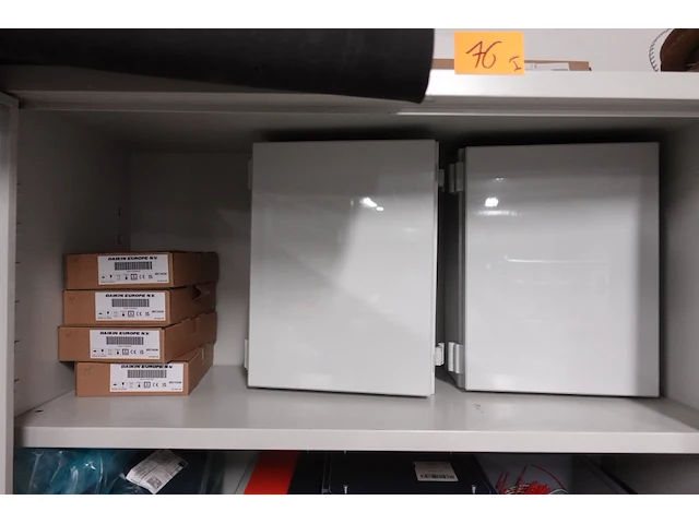 Volledige inhoud kast - afbeelding 3 van  10