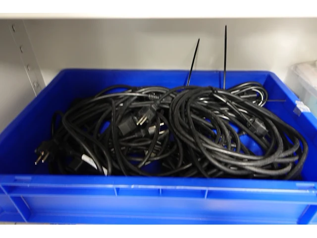 Volledige inhoud kast - afbeelding 7 van  10