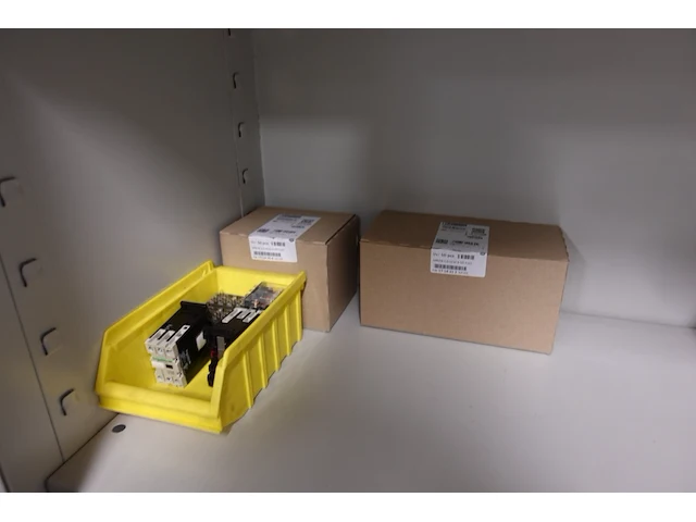 Volledige inhoud kast - afbeelding 10 van  10