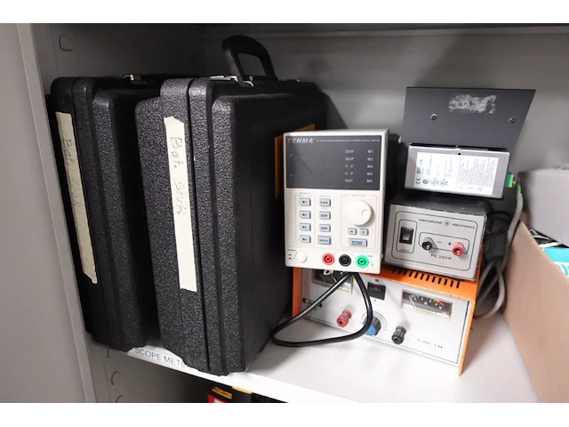 Volledige inhoud kast - afbeelding 6 van  8