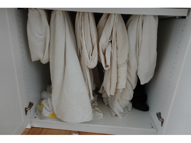 Volledige inhoud kast - afbeelding 4 van  4