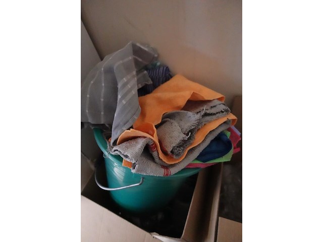 Volledige inhoud keukenruimte - afbeelding 2 van  12