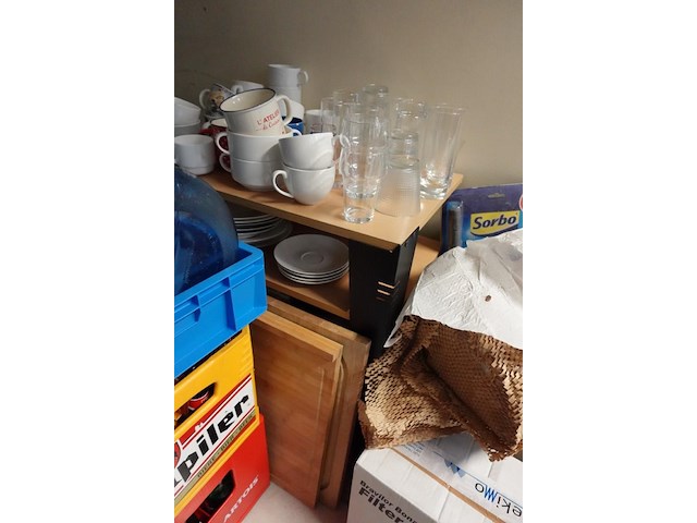 Volledige inhoud keukenruimte - afbeelding 4 van  12