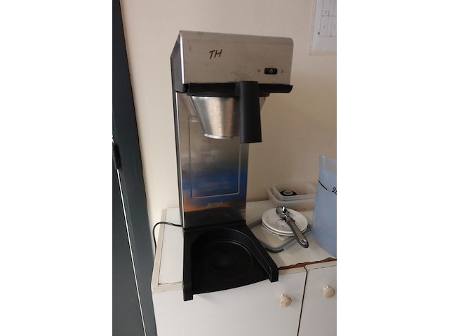 Volledige inhoud keukenruimte - afbeelding 5 van  12