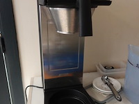 Volledige inhoud keukenruimte - afbeelding 5 van  12