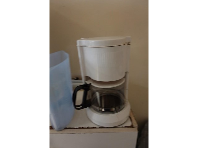 Volledige inhoud keukenruimte - afbeelding 6 van  12