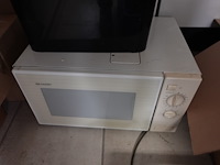 Volledige inhoud keukenruimte - afbeelding 7 van  12