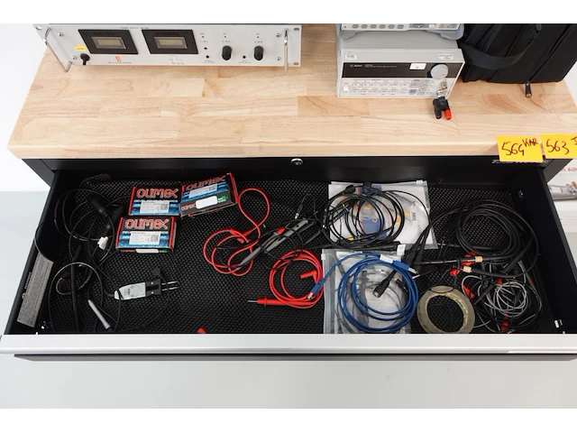 Volledige inhoud materiaalkar divers testtoebehoren - afbeelding 2 van  9