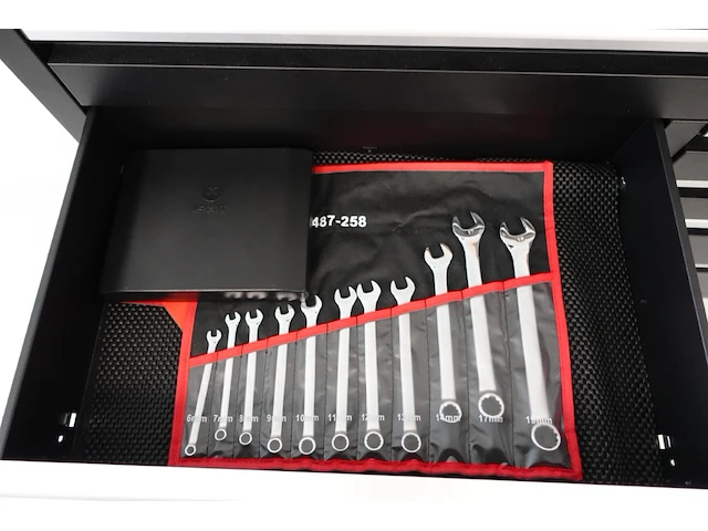 Volledige inhoud materiaalkar divers testtoebehoren - afbeelding 3 van  9