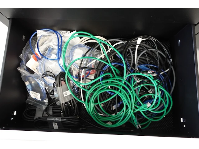 Volledige inhoud materiaalkar divers testtoebehoren - afbeelding 6 van  9