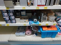 Volledige inhoud rek badkamertoebehoren - afbeelding 5 van  7