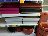 Volledige inhoud rek bloempotten en toebehoren - afbeelding 4 van  4
