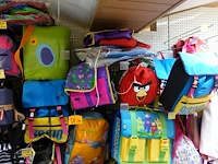 Volledige inhoud rek boekentassen - afbeelding 5 van  6