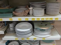 Volledige inhoud rek borden, tassen en decoratie - afbeelding 5 van  5