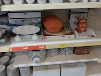 Volledige inhoud rek borden, tassen en decoratie - afbeelding 5 van  5