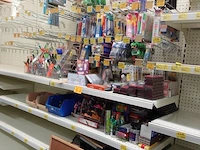 Volledige inhoud rek bureaumateriaal - afbeelding 2 van  4