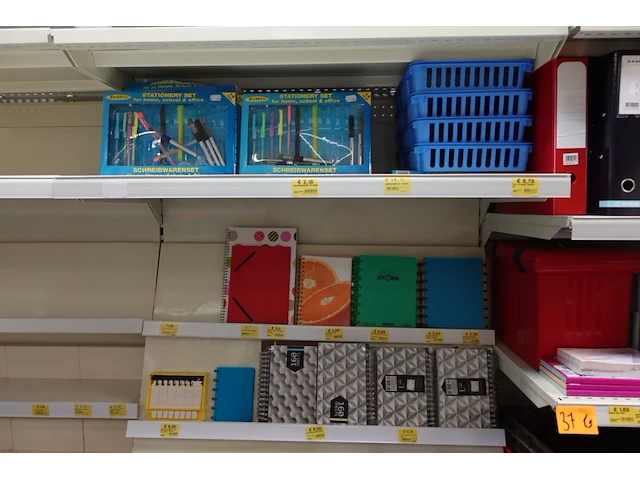 Volledige inhoud rek bureaumateriaal - afbeelding 3 van  6