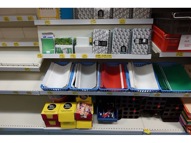 Volledige inhoud rek bureaumateriaal - afbeelding 4 van  6