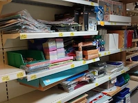 Volledige inhoud rek bureaumateriaal - afbeelding 1 van  6