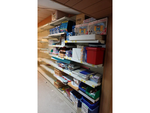 Volledige inhoud rek bureaumateriaal - afbeelding 2 van  6