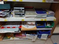 Volledige inhoud rek bureaumateriaal - afbeelding 6 van  6
