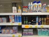 Volledige inhoud rek diverse badkamerproducten - afbeelding 3 van  4