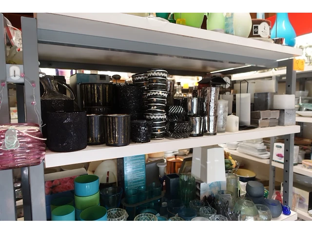 Volledige inhoud rek diverse decoratie - afbeelding 7 van  35