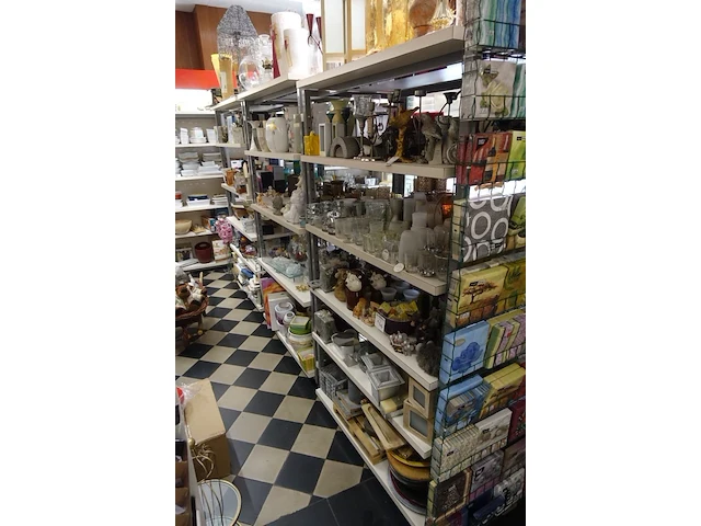 Volledige inhoud rek diverse decoratie - afbeelding 14 van  35