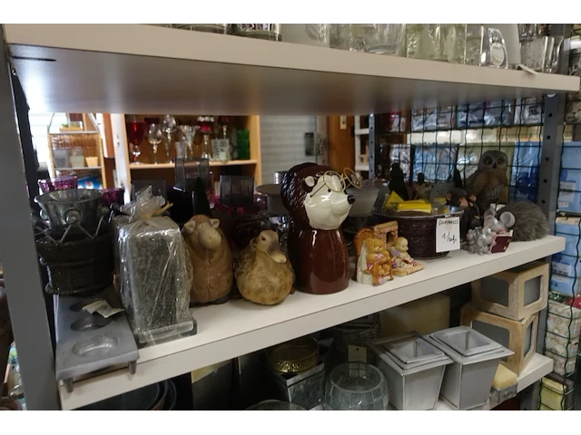 Volledige inhoud rek diverse decoratie - afbeelding 18 van  35