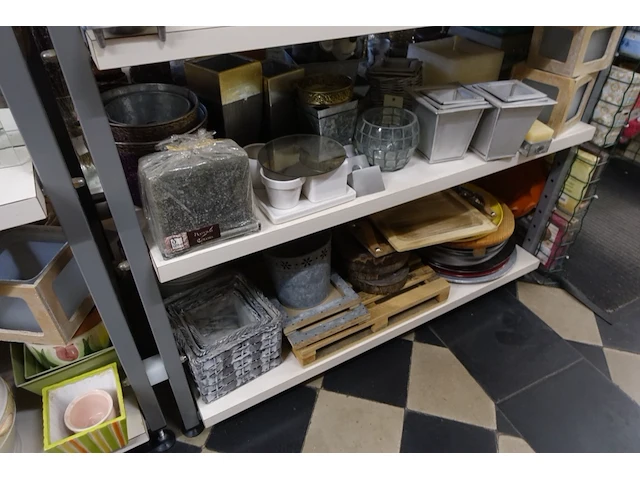 Volledige inhoud rek diverse decoratie - afbeelding 19 van  35