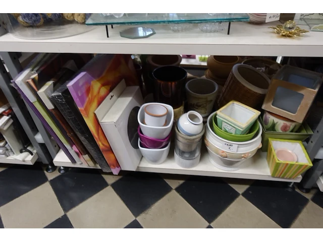 Volledige inhoud rek diverse decoratie - afbeelding 20 van  35