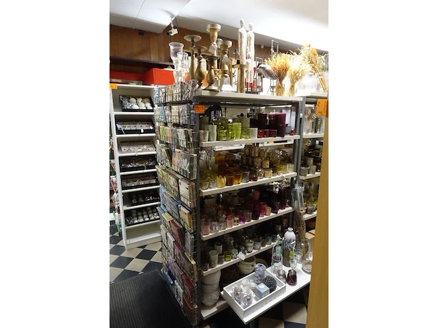 Volledige inhoud rek diverse decoratie - afbeelding 12 van  35