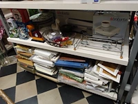 Volledige inhoud rek diverse decoratie - afbeelding 29 van  35