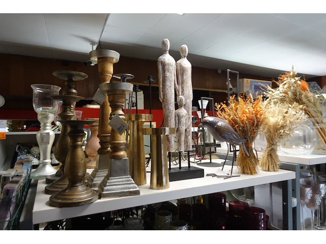 Volledige inhoud rek diverse decoratie - afbeelding 23 van  35