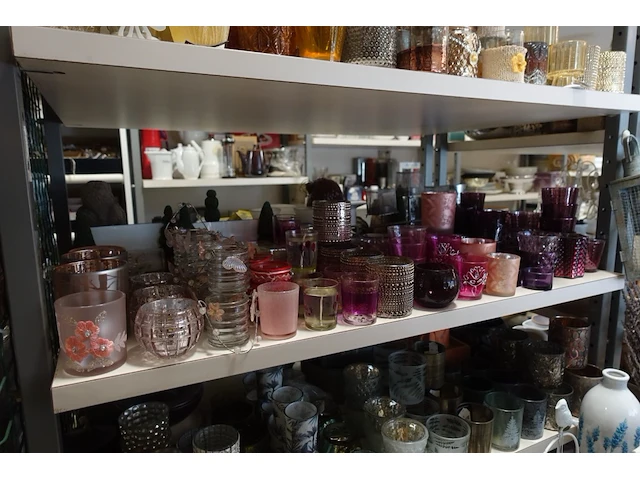 Volledige inhoud rek diverse decoratie - afbeelding 32 van  35