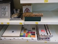 Volledige inhoud rek diverse kaders en decoratie - afbeelding 5 van  16