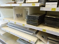 Volledige inhoud rek diverse kaders en decoratie - afbeelding 13 van  16